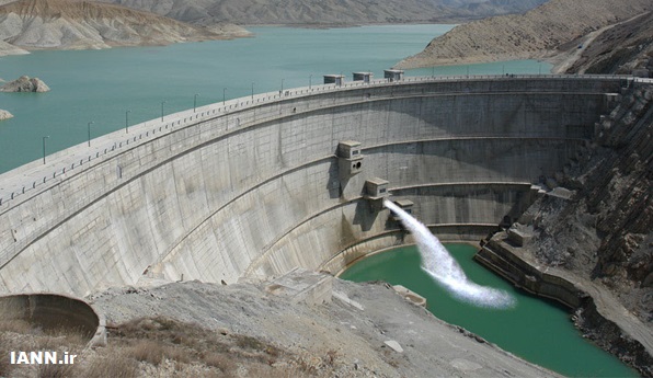 رهاسازی آب از سد رودشتین به سمت تالاب بین‌المللی گاوخونی اصفهان