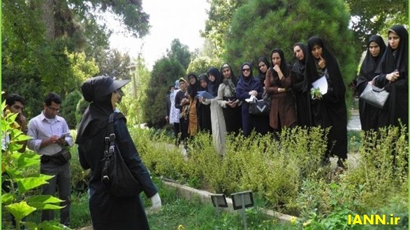 بازدید دانشجویان خواجه نصیر از باغ گیاه شناسی ملی