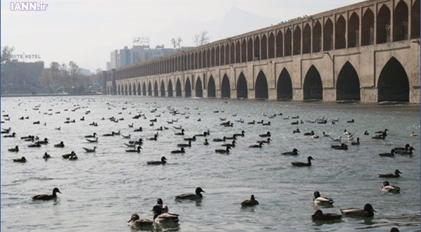 جریان زاینده رود نقش چشمگیری در تعدیل هوای اصفهان دارد