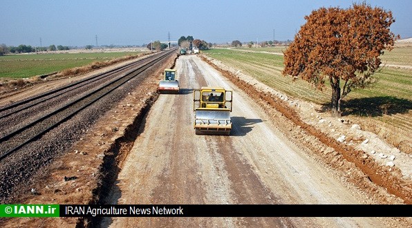 زمین‌های کشاورزی بوئین میاندشت برای احداث جاده‌ واگذار شده است