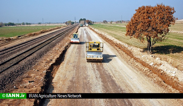 ۲۲۰۰ مترجاده بین مزارع در مرودشت بهسازی شد