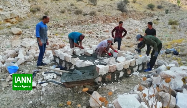 ساخت آبشخور برای پرندگان و حیوانات در روستای باستانی هرج