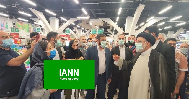 حضور رئیس‌جمهور در بازار عرضه مواد پروتئینی میدان بهمن و گفتگو با مردم